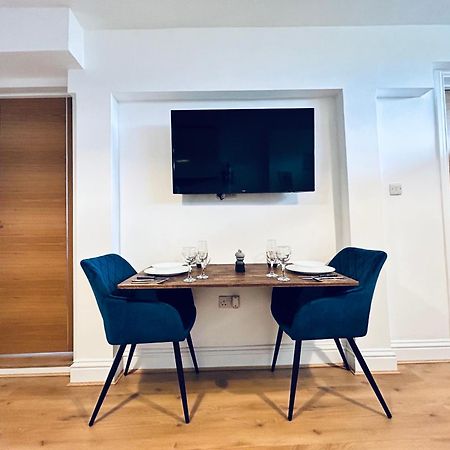 Private 2 Bed Guest House - Van Parking, M25 & A1 Connections Potters Bar Extérieur photo