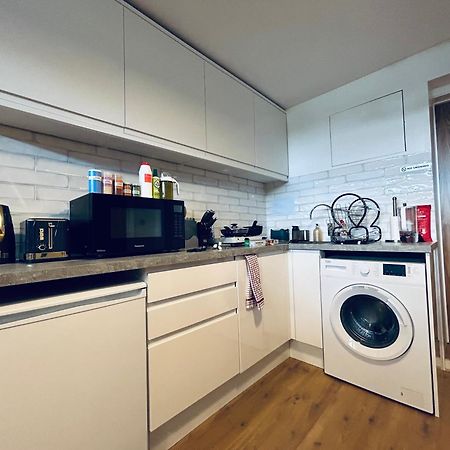 Private 2 Bed Guest House - Van Parking, M25 & A1 Connections Potters Bar Extérieur photo