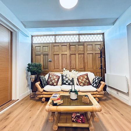 Private 2 Bed Guest House - Van Parking, M25 & A1 Connections Potters Bar Extérieur photo