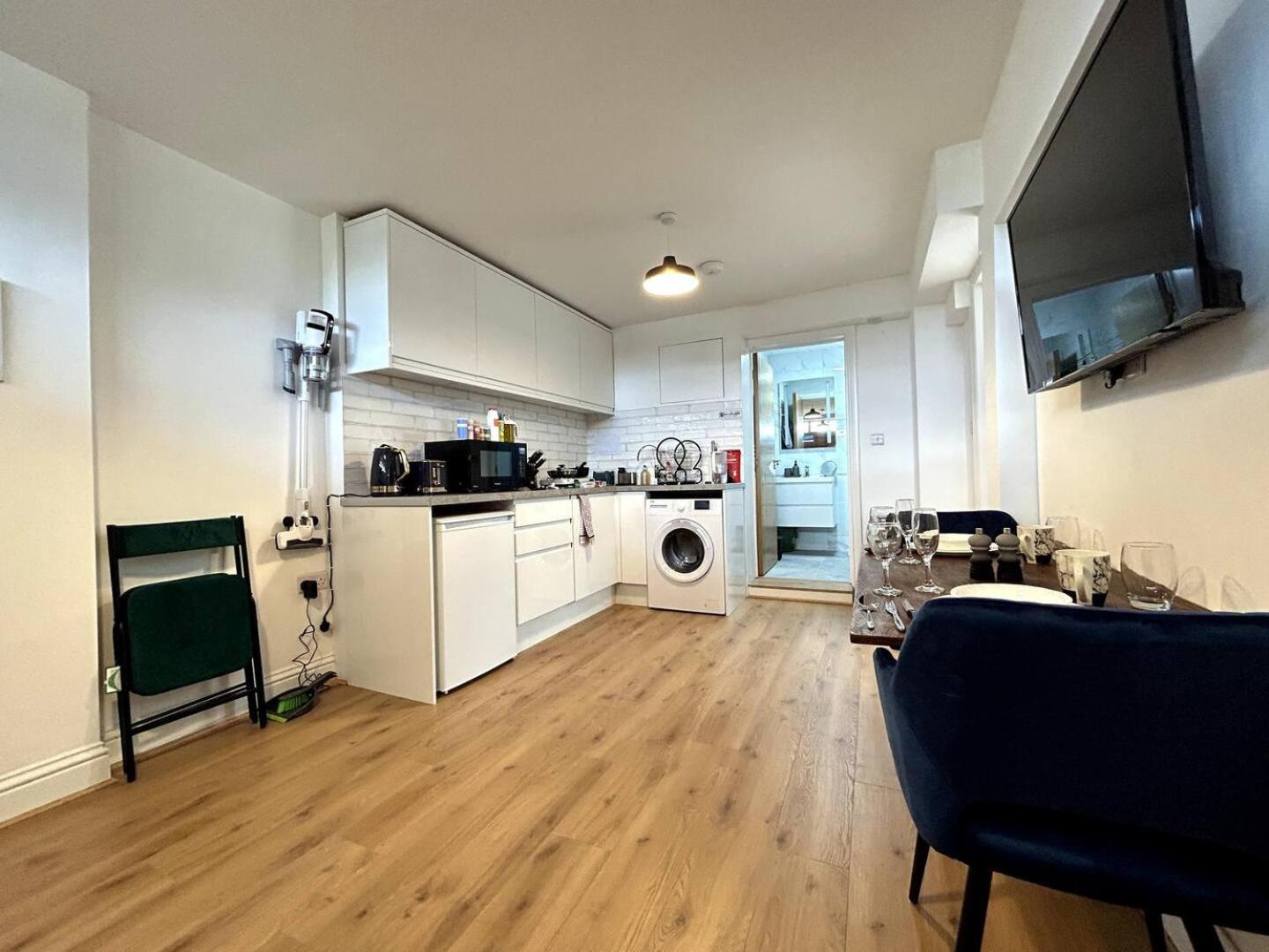 Private 2 Bed Guest House - Van Parking, M25 & A1 Connections Potters Bar Extérieur photo