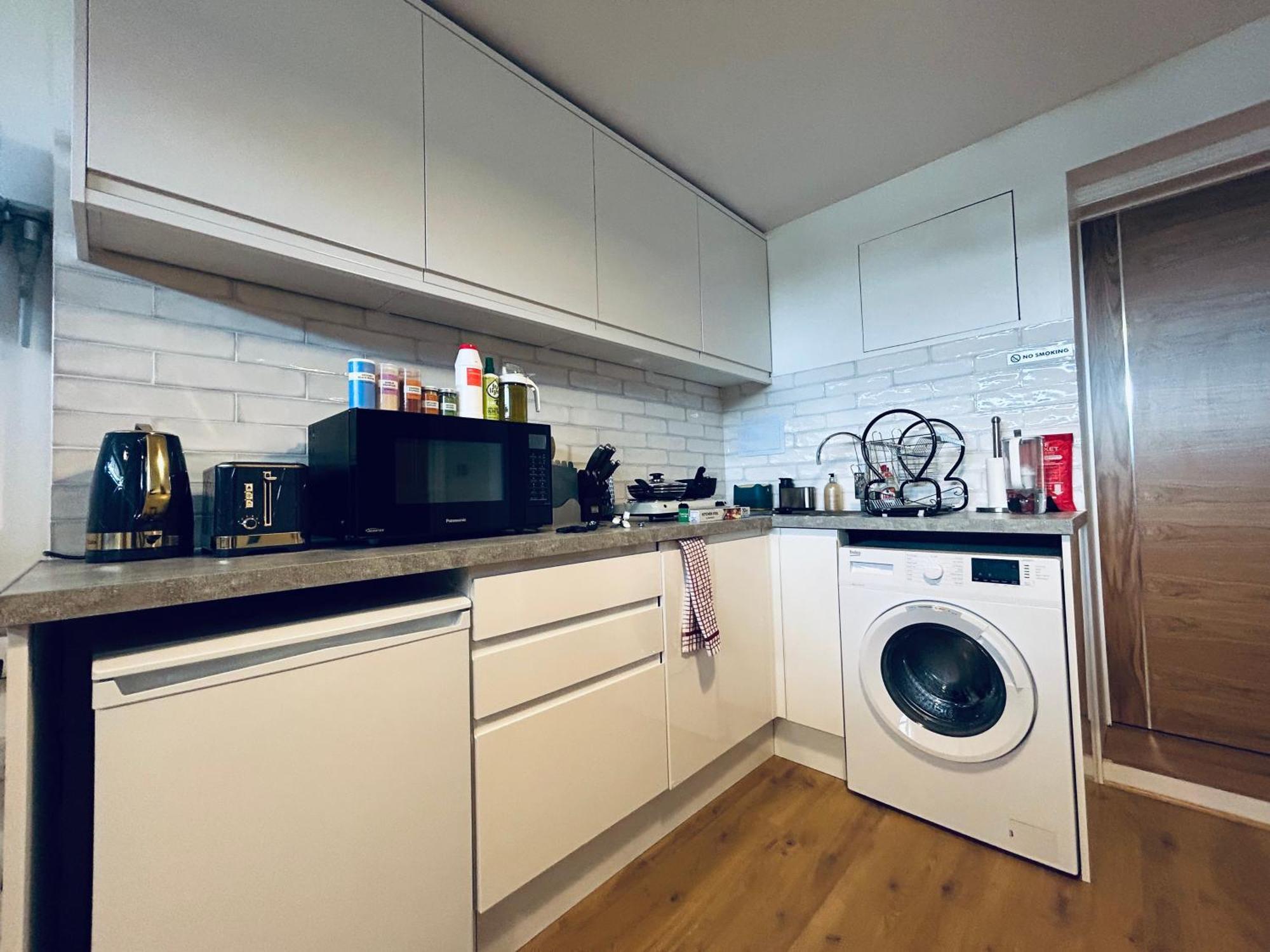 Private 2 Bed Guest House - Van Parking, M25 & A1 Connections Potters Bar Extérieur photo