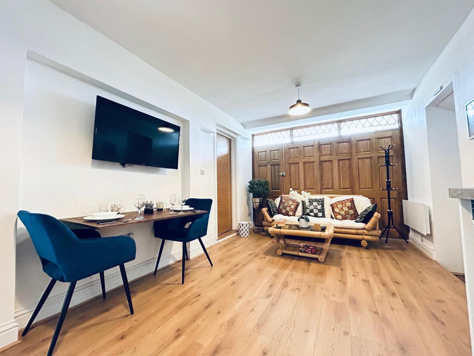 Private 2 Bed Guest House - Van Parking, M25 & A1 Connections Potters Bar Extérieur photo